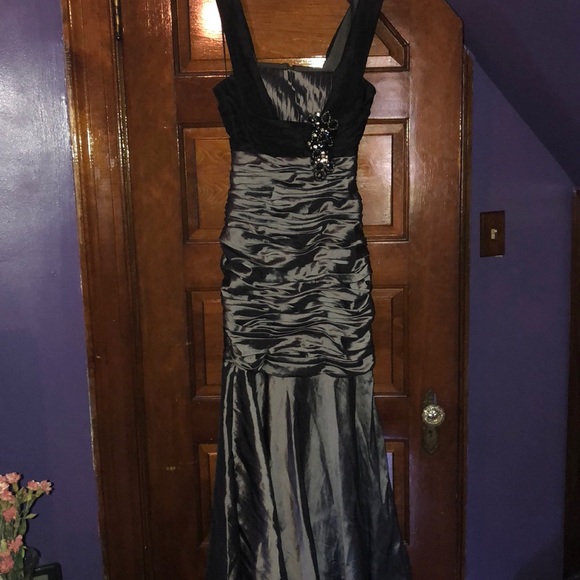 Betsy & Adam Gown - Picture 3 of 8